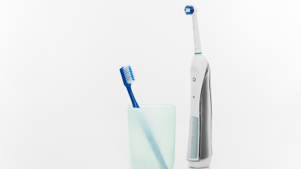 electric toothbrush versus manual toothbrush